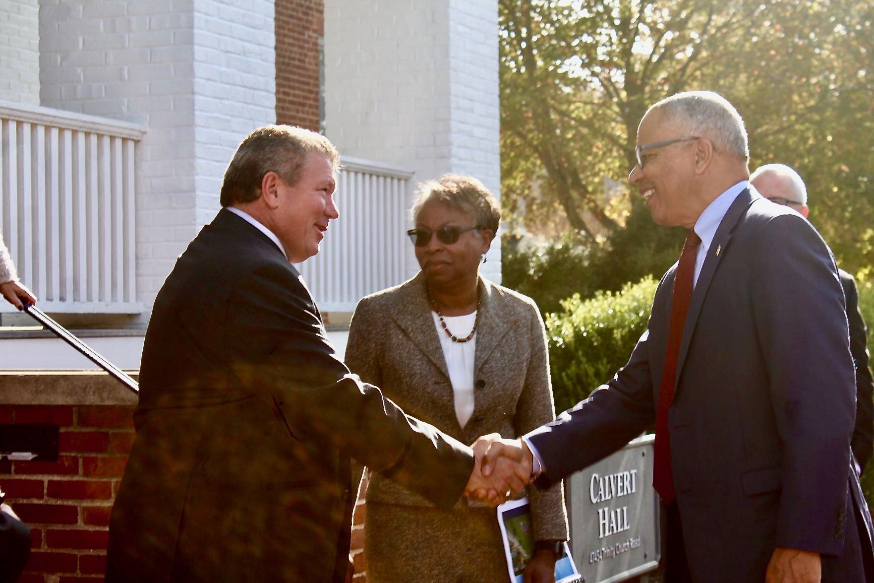 Lieutenant governor tours college